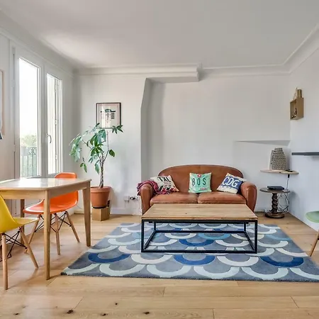 Colourful And Welcoming * Batignolles Area * Apartment