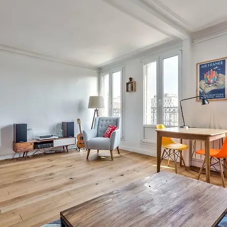 Colourful And Welcoming * Batignolles Area * Apartment Paris